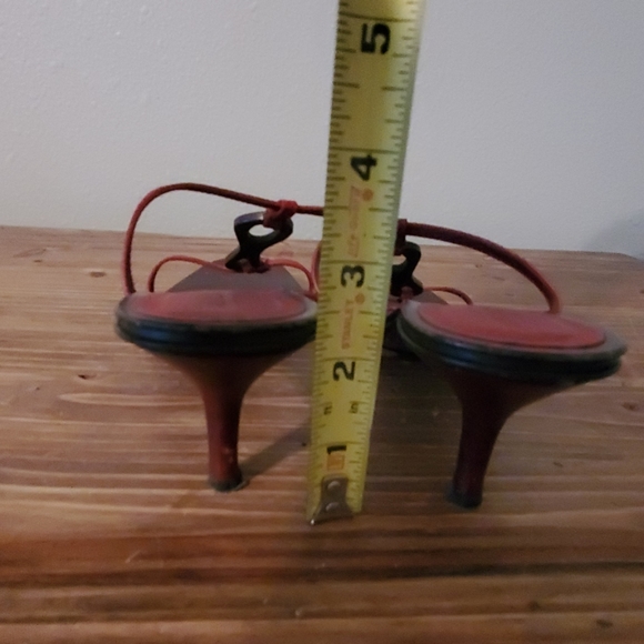 Vintage Gucci Heels  in Red with Wood Design - Picture 4 of 5